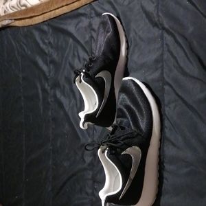 Nike Roshes 6.5y or 8 women
